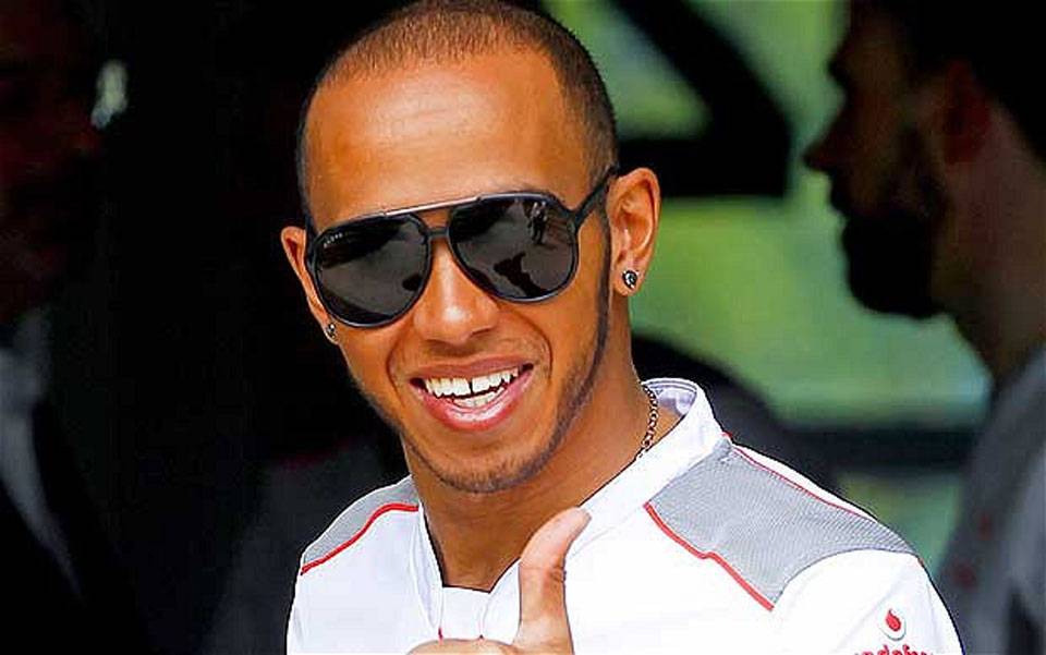 Lewis Hamilton after hair transplant 