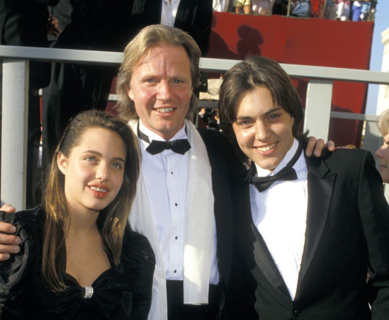 Angelina Jolie with braces in oscar 1988