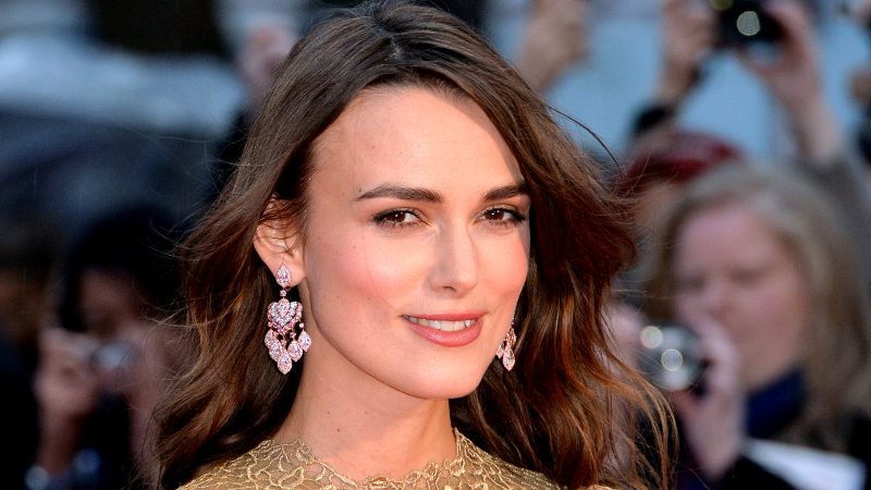 Keira Knightley con cabello en retroceso