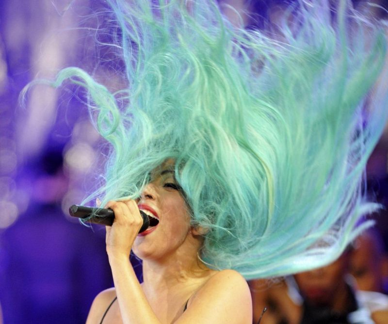 Lady Gaga otra de las famosas con alopecia frontal fibrosante