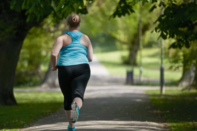 A woman running to lose belly fat 