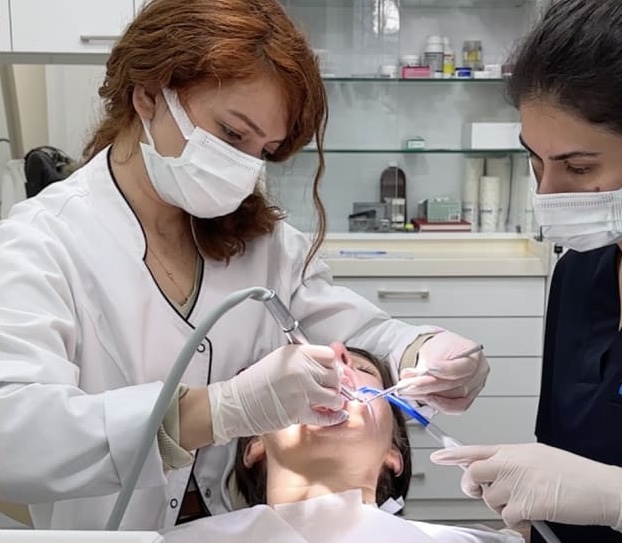 Процедура установки зубных коронок в Турции в MCAN
